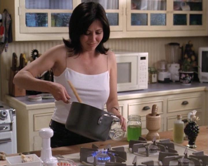 Charmed-Online-dot-net_119OutOfSight1850.jpg