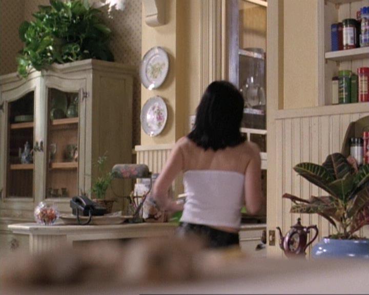 Charmed-Online-dot-net_119OutOfSight1870.jpg