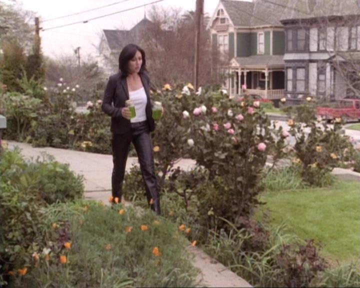 Charmed-Online-dot-net_119OutOfSight1875.jpg
