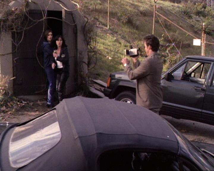 Charmed-Online-dot-net_119OutOfSight1929.jpg