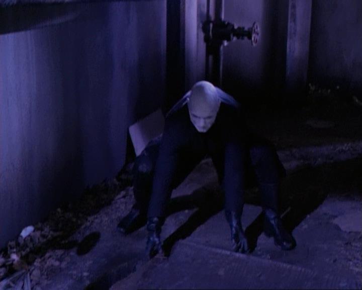 Charmed-Online-dot-net_119OutOfSight1950.jpg