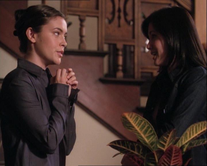 Charmed-Online-dot-net_121LoveHurts0164.jpg