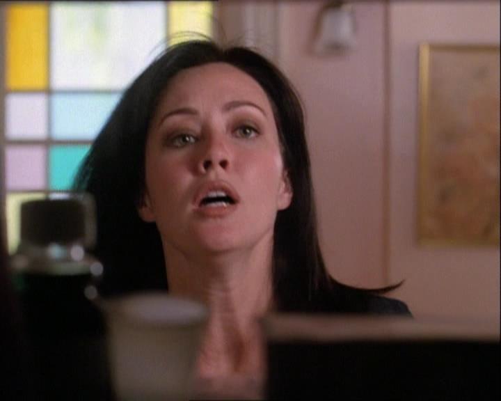 Charmed-Online-dot-net_121LoveHurts0329.jpg