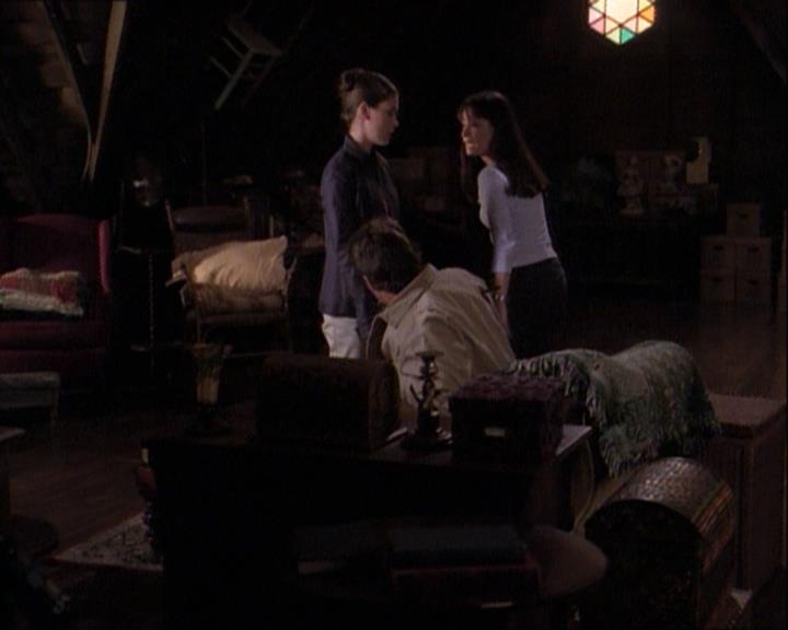 Charmed-Online-dot-net_121LoveHurts0345.jpg