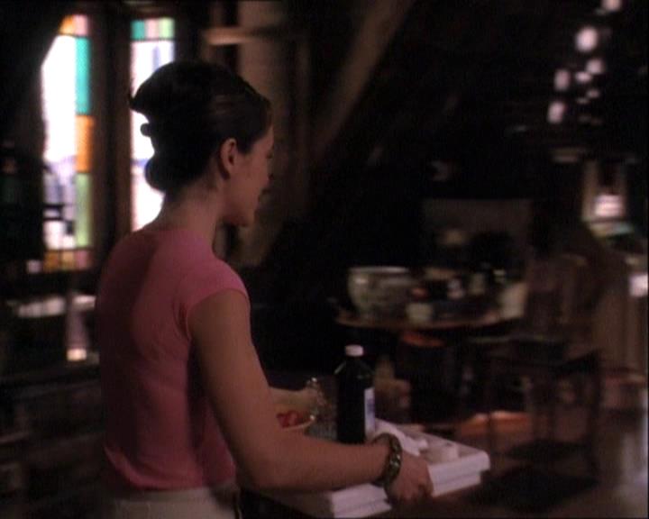 Charmed-Online-dot-net_121LoveHurts0655.jpg