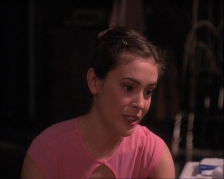 Charmed-Online-dot-net_121LoveHurts0680.jpg