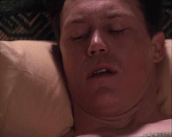 Charmed-Online-dot-net_121LoveHurts0708.jpg
