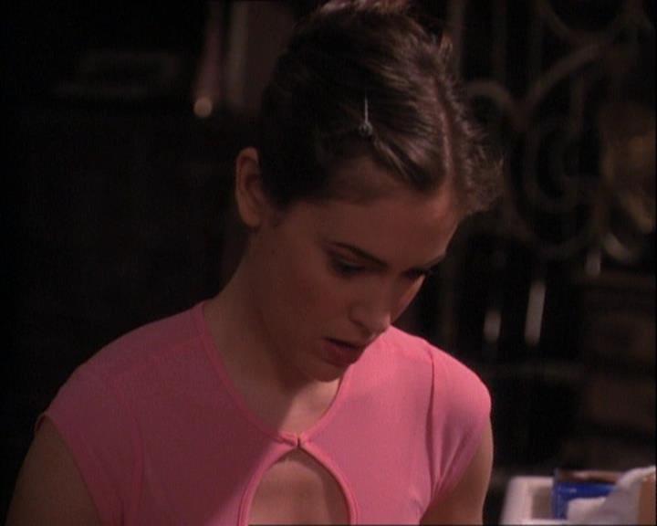 Charmed-Online-dot-net_121LoveHurts0742.jpg