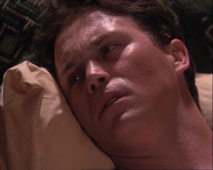 Charmed-Online-dot-net_121LoveHurts0769.jpg