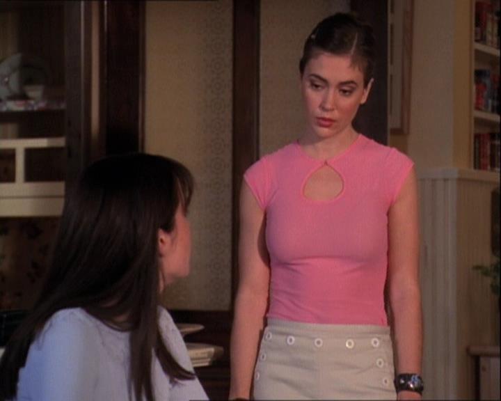 Charmed-Online-dot-net_121LoveHurts0805.jpg