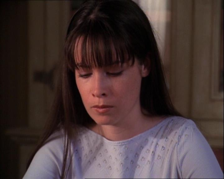 Charmed-Online-dot-net_121LoveHurts0854.jpg