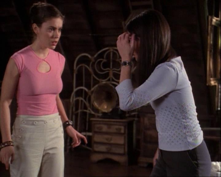 Charmed-Online-dot-net_121LoveHurts1011.jpg