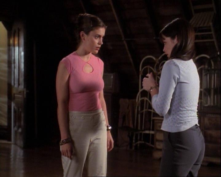 Charmed-Online-dot-net_121LoveHurts1015.jpg