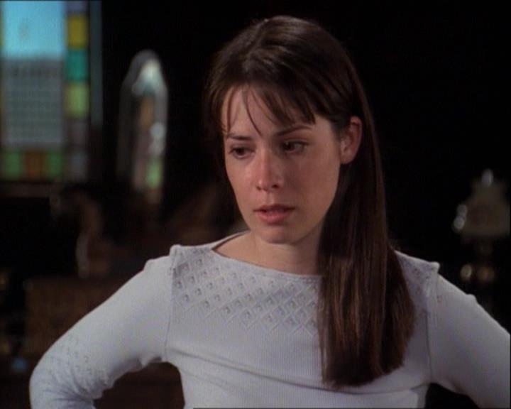 Charmed-Online-dot-net_121LoveHurts1019.jpg