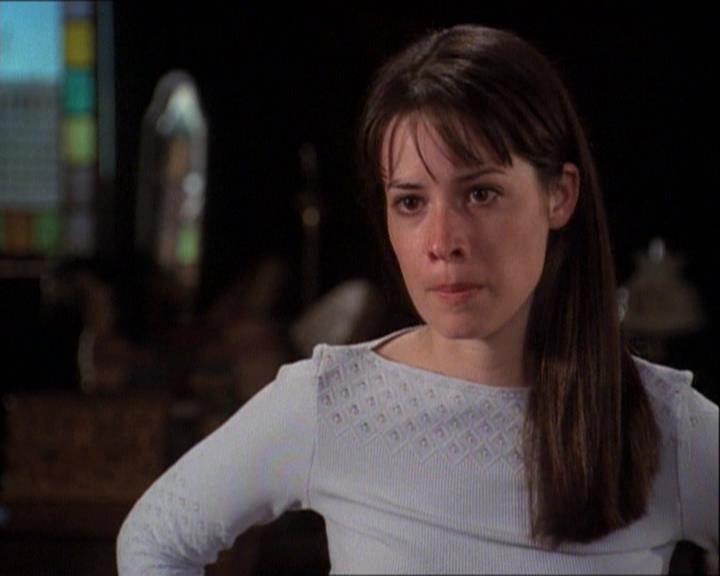 Charmed-Online-dot-net_121LoveHurts1020.jpg