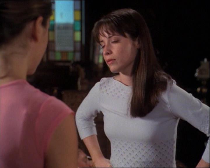 Charmed-Online-dot-net_121LoveHurts1028.jpg