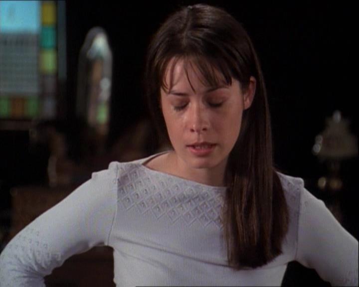 Charmed-Online-dot-net_121LoveHurts1034.jpg