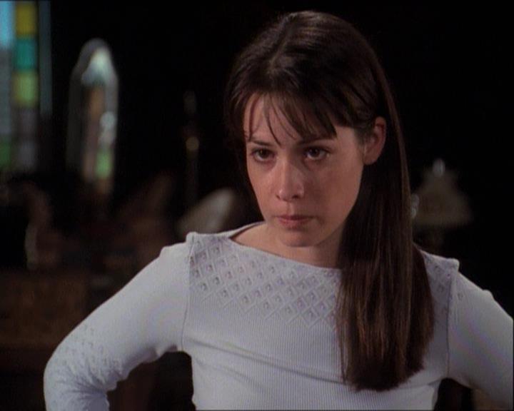 Charmed-Online-dot-net_121LoveHurts1042.jpg