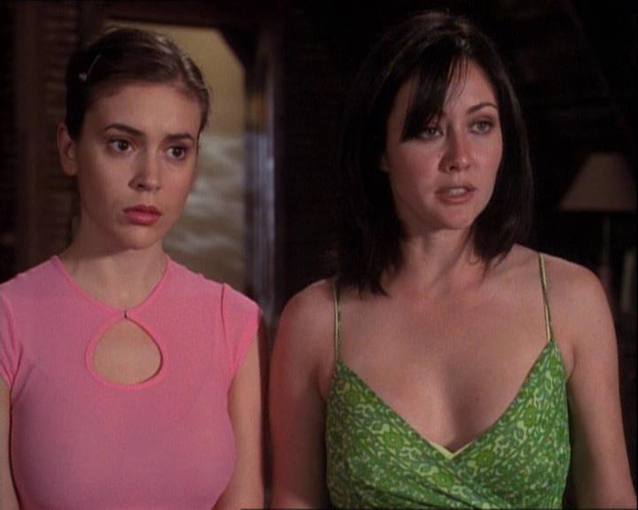 Charmed-Online-dot-net_121LoveHurts1068.jpg