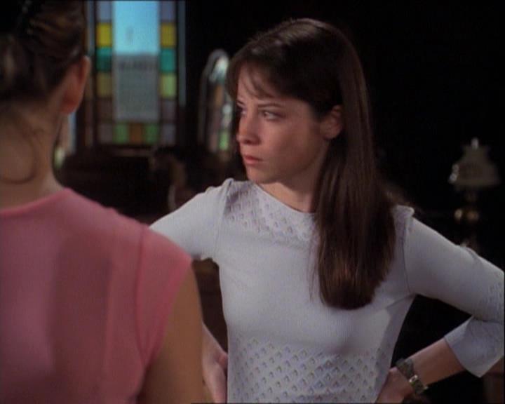 Charmed-Online-dot-net_121LoveHurts1085.jpg