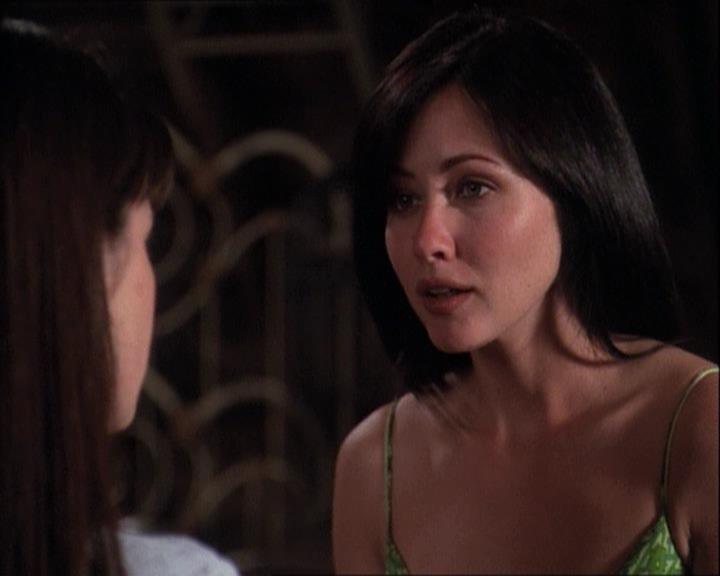 Charmed-Online-dot-net_121LoveHurts1134.jpg