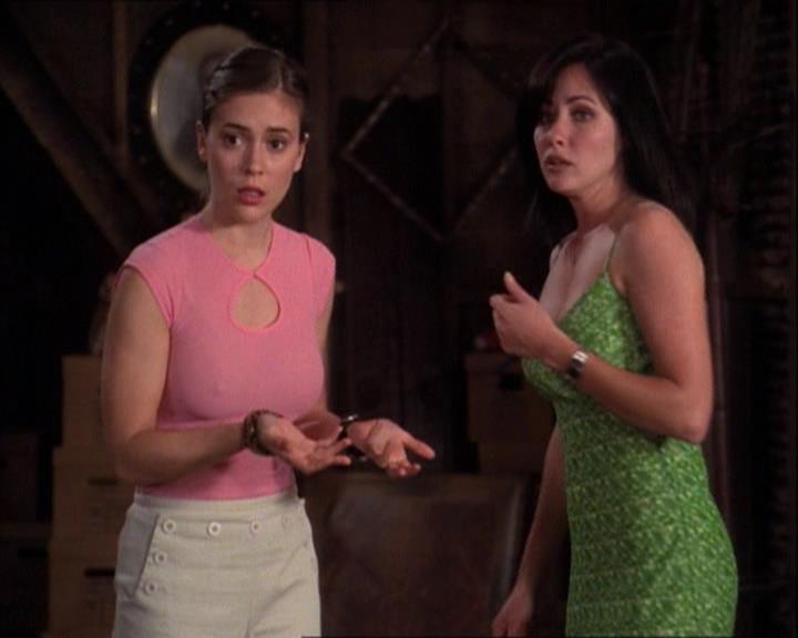 Charmed-Online-dot-net_121LoveHurts1150.jpg