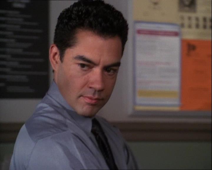 Charmed-Online-dot-net_121LoveHurts1184.jpg