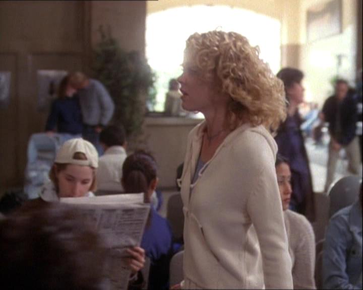 Charmed-Online-dot-net_121LoveHurts1275.jpg