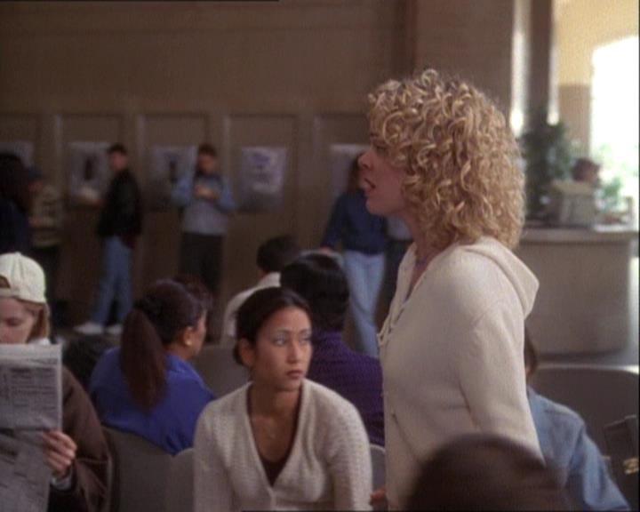 Charmed-Online-dot-net_121LoveHurts1276.jpg