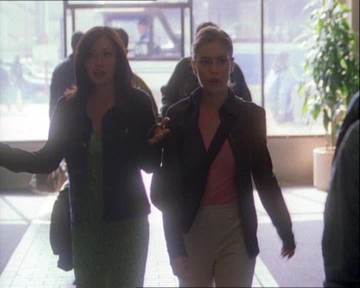 Charmed-Online-dot-net_121LoveHurts1287.jpg Charmed-Online-dot-net_121LoveHurts1287.jpg