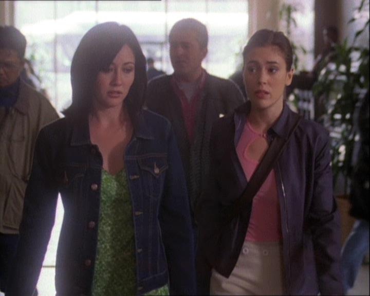 Charmed-Online-dot-net_121LoveHurts1297.jpg Charmed-Online-dot-net_121LoveHurts1297.jpg