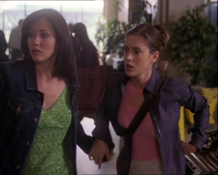 Charmed-Online-dot-net_121LoveHurts1315.jpg