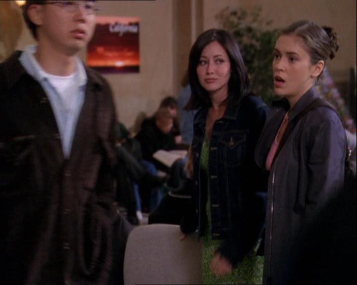 Charmed-Online-dot-net_121LoveHurts1328.jpg
