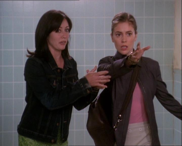 Charmed-Online-dot-net_121LoveHurts1411.jpg