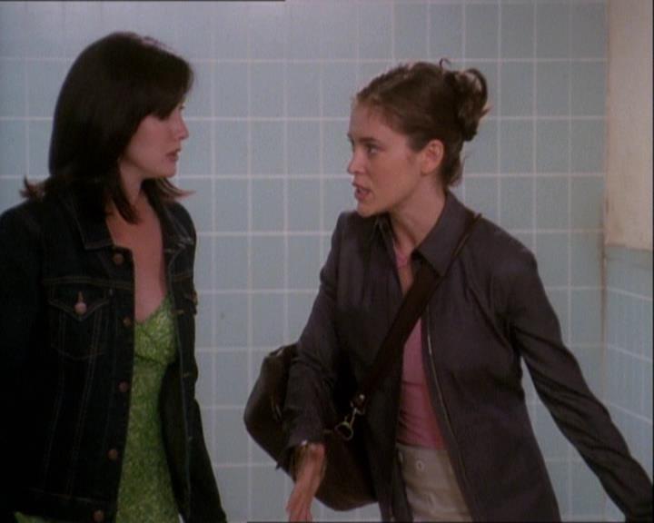 Charmed-Online-dot-net_121LoveHurts1416.jpg