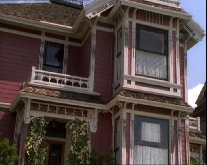 Charmed-Online-dot-net_121LoveHurts1437.jpg