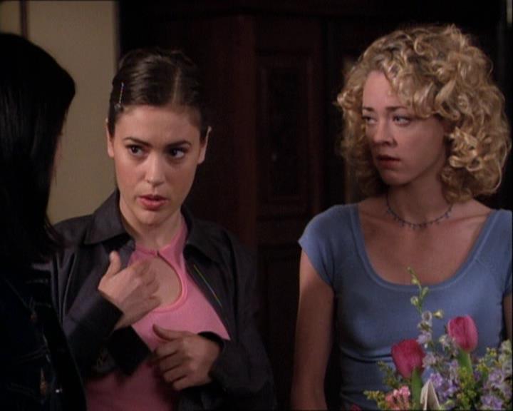 Charmed-Online-dot-net_121LoveHurts1506.jpg