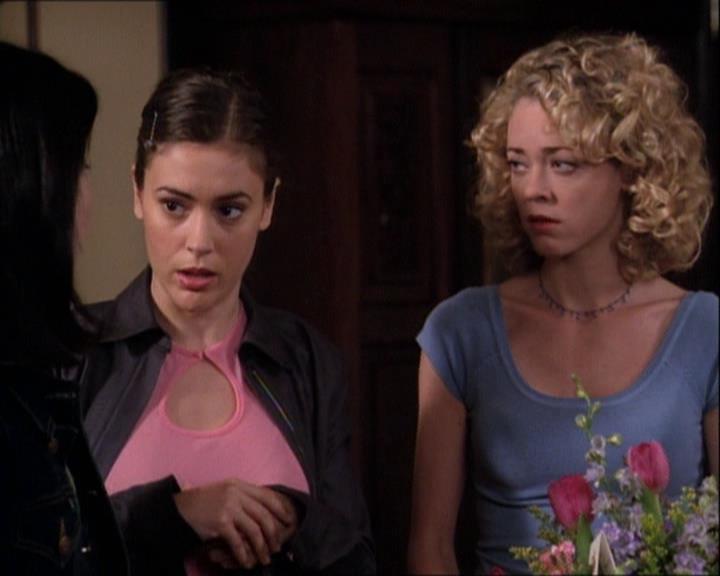 Charmed-Online-dot-net_121LoveHurts1507.jpg