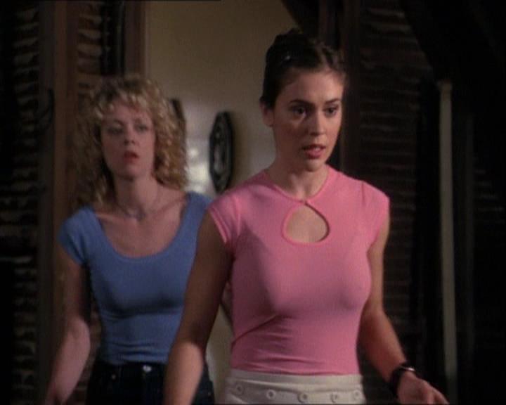 Charmed-Online-dot-net_121LoveHurts1518.jpg