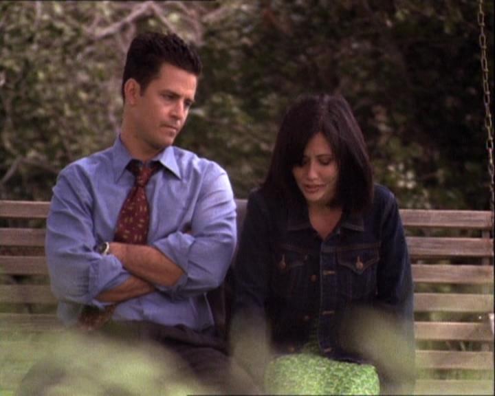 Charmed-Online-dot-net_121LoveHurts1643.jpg