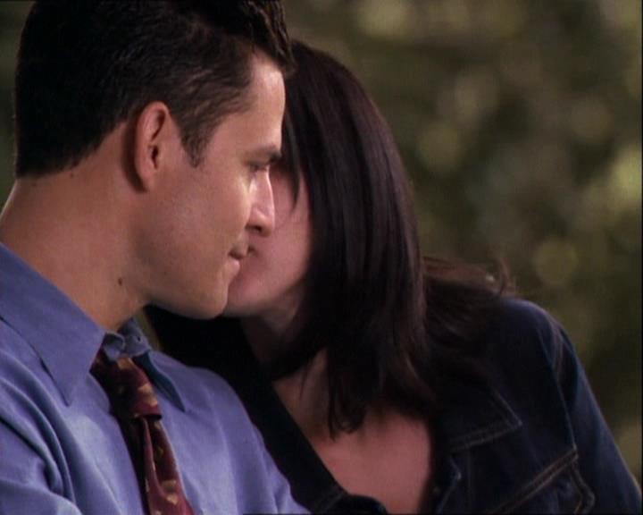 Charmed-Online-dot-net_121LoveHurts1679.jpg