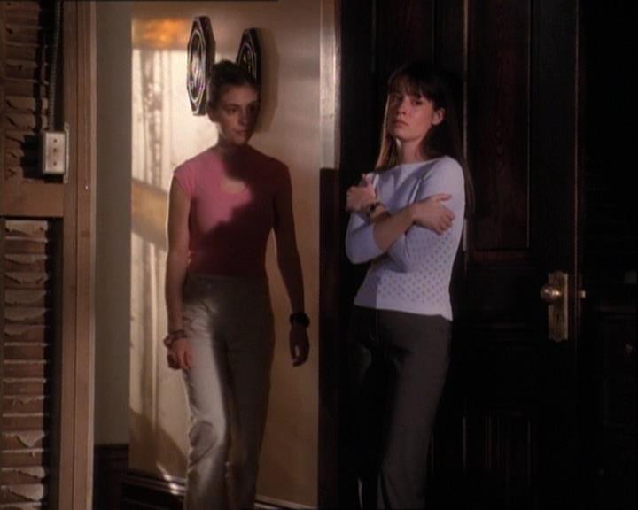 Charmed-Online-dot-net_121LoveHurts1697.jpg