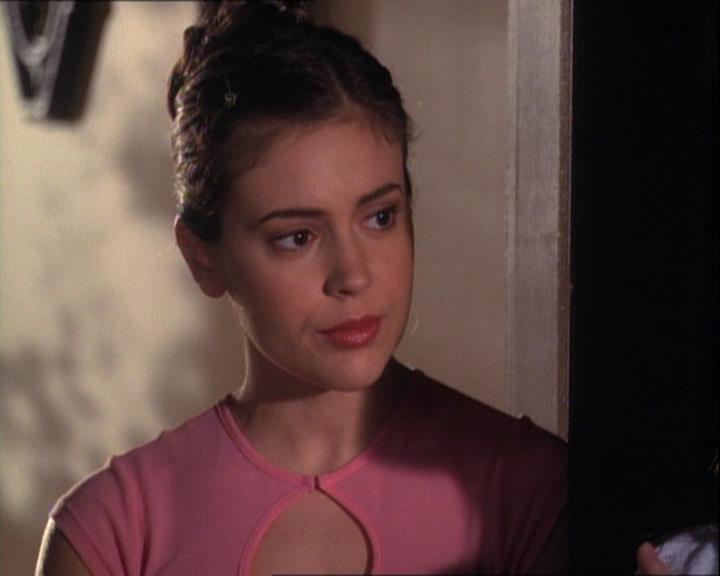 Charmed-Online-dot-net_121LoveHurts1707.jpg