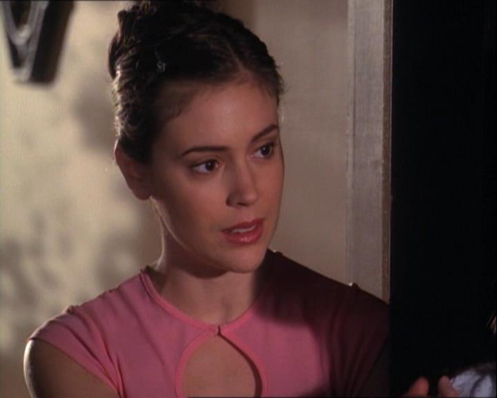 Charmed-Online-dot-net_121LoveHurts1709.jpg