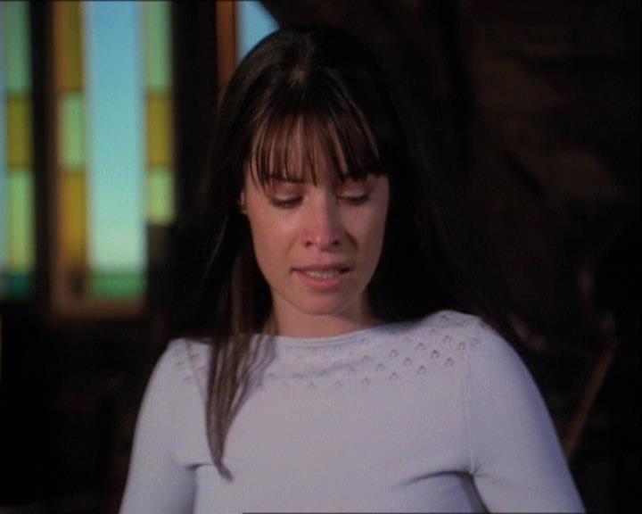 Charmed-Online-dot-net_121LoveHurts1713.jpg