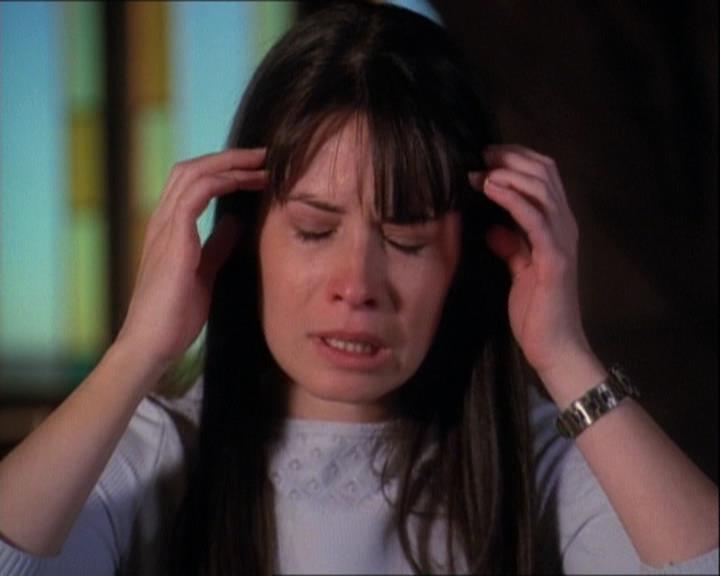 Charmed-Online-dot-net_121LoveHurts1721.jpg