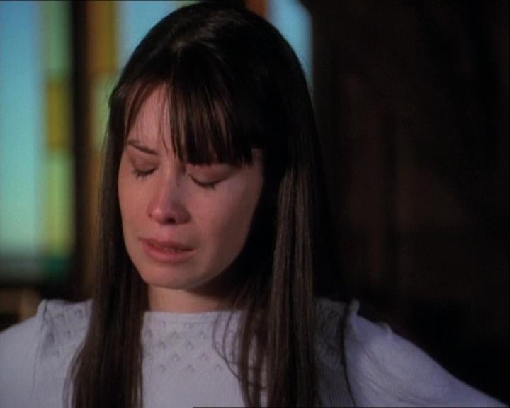 Charmed-Online-dot-net_121LoveHurts1722.jpg