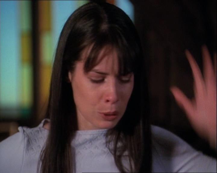 Charmed-Online-dot-net_121LoveHurts1723.jpg