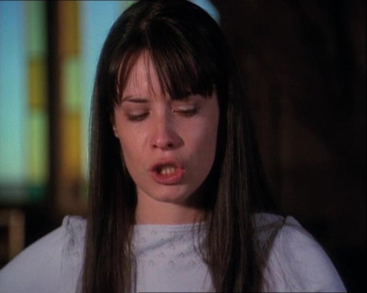 Charmed-Online-dot-net_121LoveHurts1725.jpg
