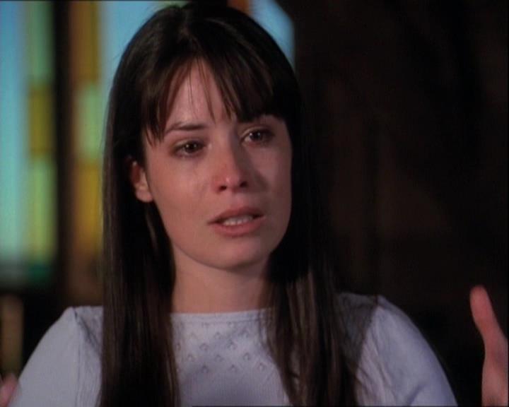 Charmed-Online-dot-net_121LoveHurts1729.jpg
